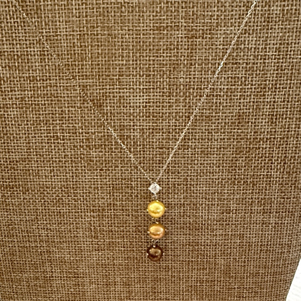 Elegant Multi-Color Pearl Necklace